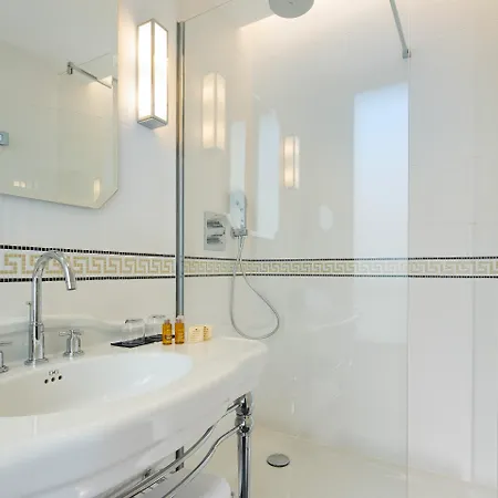 Le Tsuba Hotel 4*